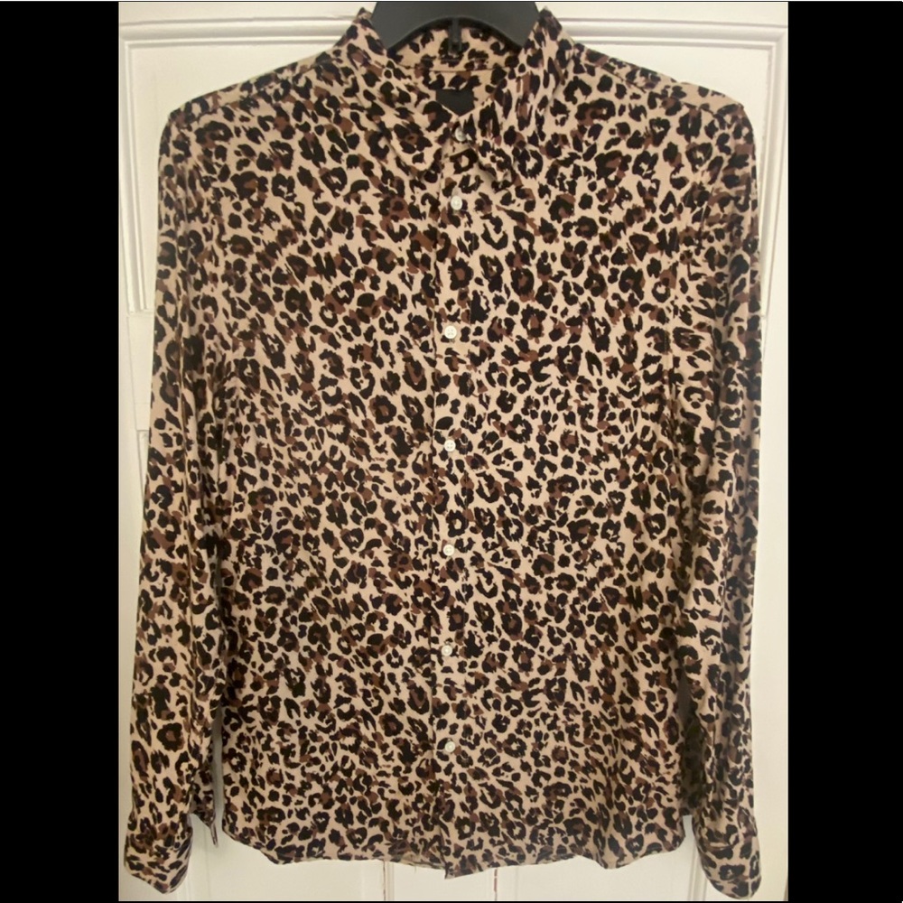 NWOT button up H & M dressy or casual shirt